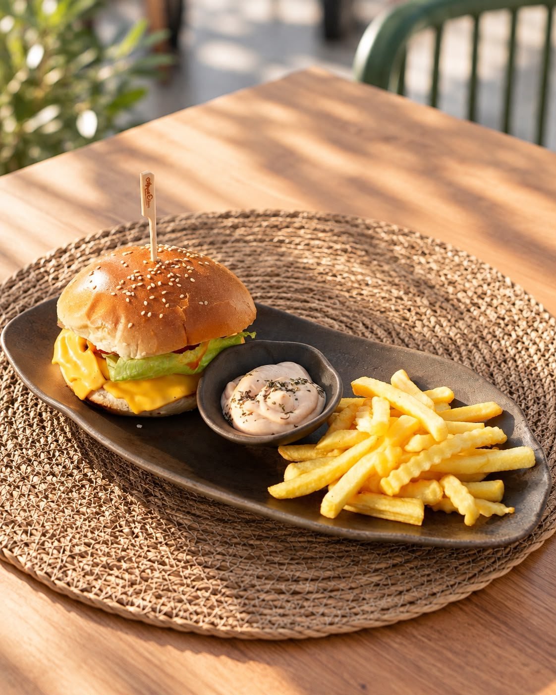 BW CHEESE BURGER